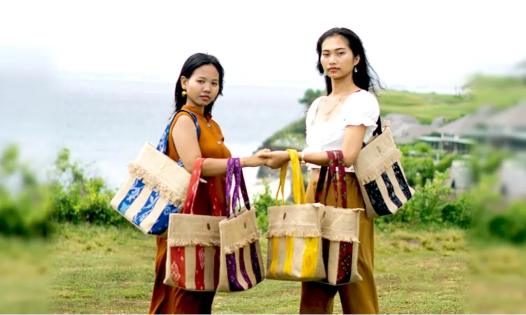 <p id="isPasted">Menyulap Serat Goni Jadi Tas Cantik Yang&nbsp;<em>Eco-Friendly</em></p>