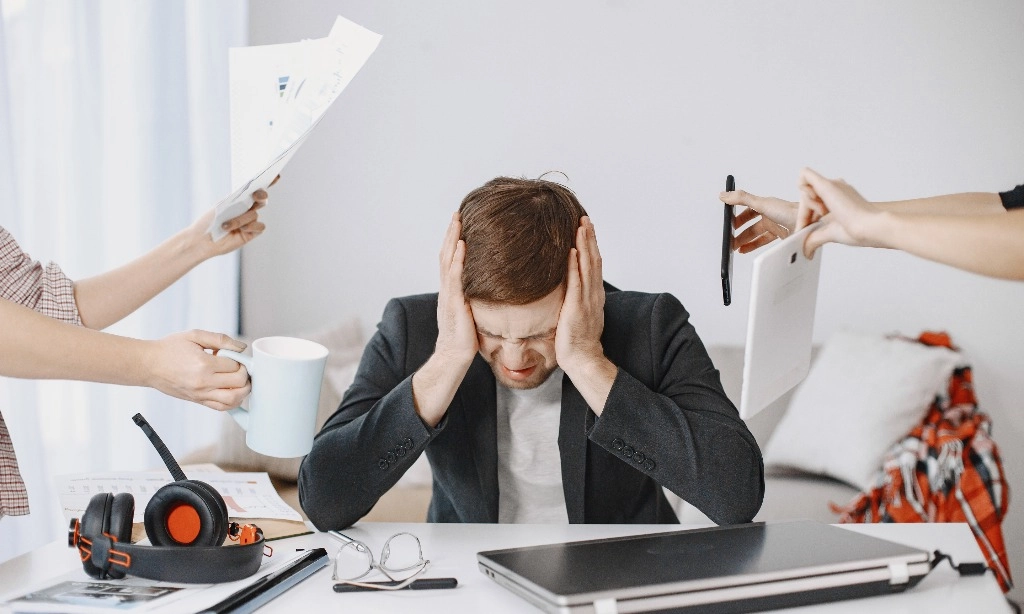 <p>Redakan Stres Kerja Dengan Metode S<em id="isPasted">oul Reflection</em></p>