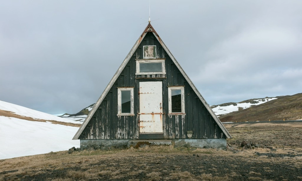 <p id="isPasted">Mengenal Konsep A-Frame House, Arsitektur Rumah Yang Estetik</p>