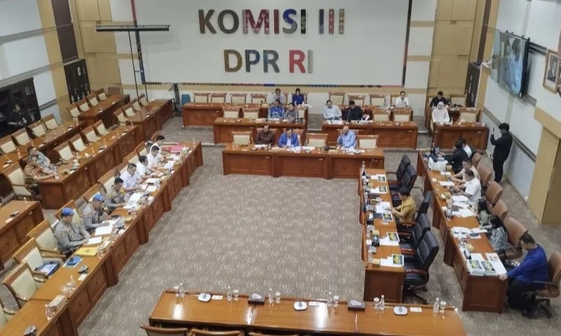 <p dir="ltr" id="isPasted">Aipda Robig Tembak Siswa SMK Karena Motornya Dipepet, Bukan Karena Tawuran</p>