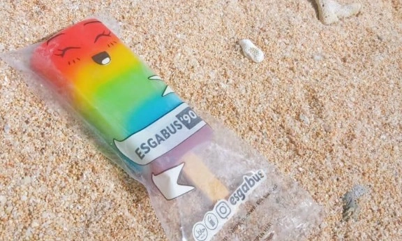 <p dir="ltr" id="isPasted">Nostalgia Sambil Meraup Cuan Dengan Es Gabus &#39;90-an</p>