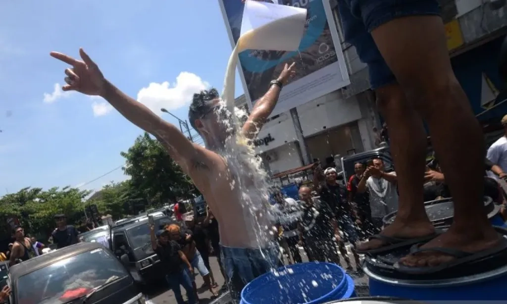 <p>Sempat Ada Aksi Buang Susu, Nestle: Tidak Terjadi di Jatim dan Peternak Mitra</p>