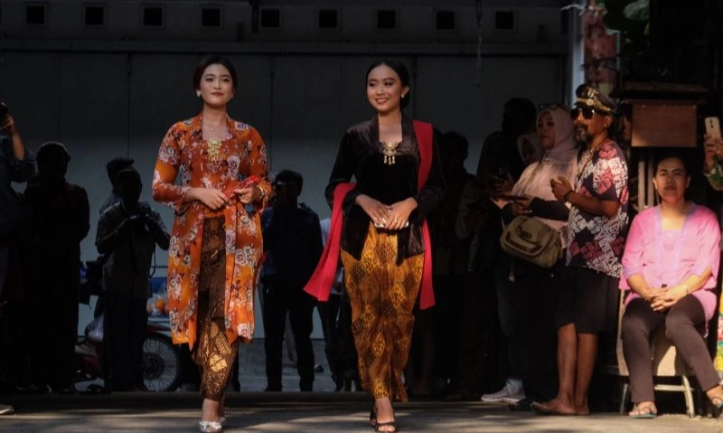 <p>Potensi Besar Fesyen Dari Pengakuan Kebaya Sebagai Warisan Budaya</p>