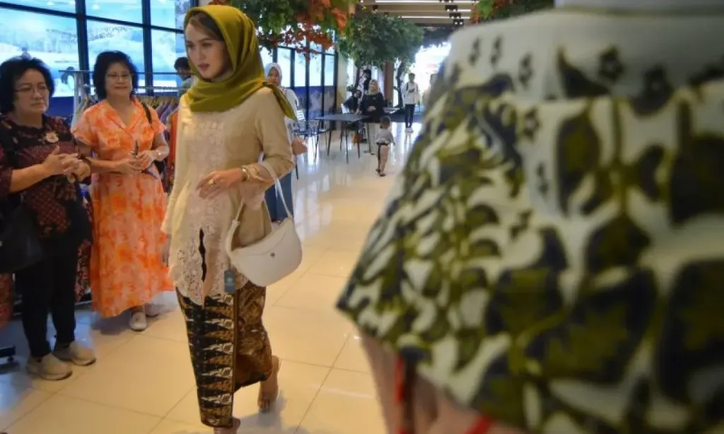 <p>Desainer Berharap Acara Bertema Kebaya Lebih Banyak Digelar</p>
