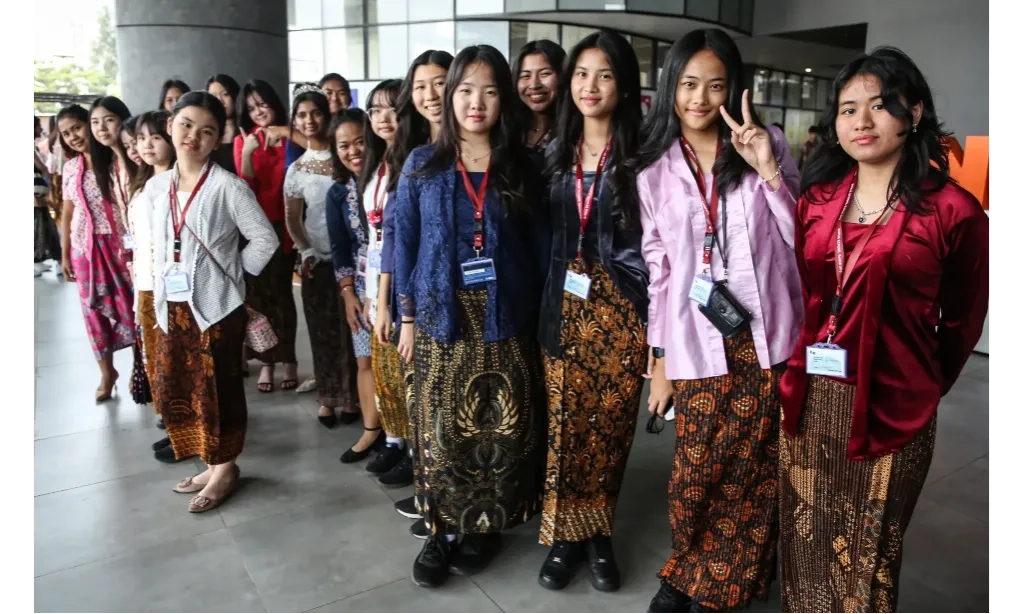 <p>Perlu Konsistensi Acara Dengan <em>Dress Code&nbsp;</em>Kebaya Untuk Menjaga Tradisi Kebaya Nasional</p>