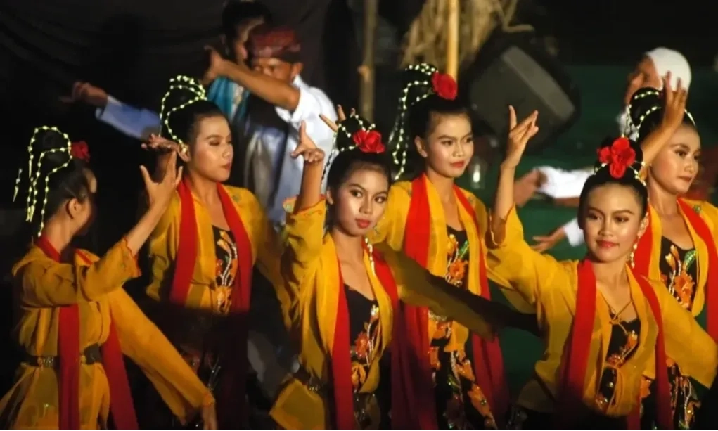 <p>Domyak: Ritual Pemanggil Hujan Khas Purwakarta</p>