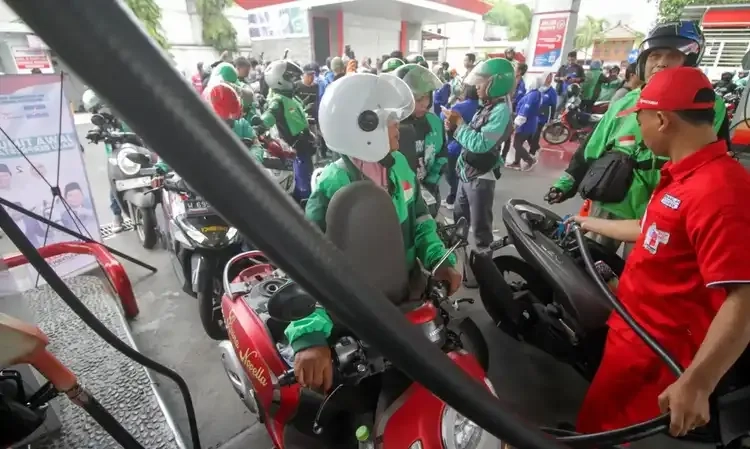 <p id="isPasted">Adu Pingpong Pemerintah Soal Subsidi BBM Pengemudi Ojek dan Taksi <em>Online</em></p>