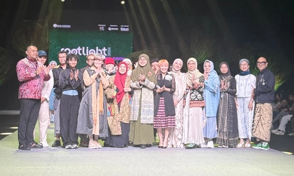 <p id="isPasted">Spotlight 2024: Jadikan <em>Modest Fashion</em> Wastra Mendunia</p>