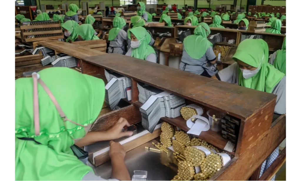 <p>HJE Rokok Naik, Wamenperin: Mudah-mudahan Tak Tekan Produksi</p>