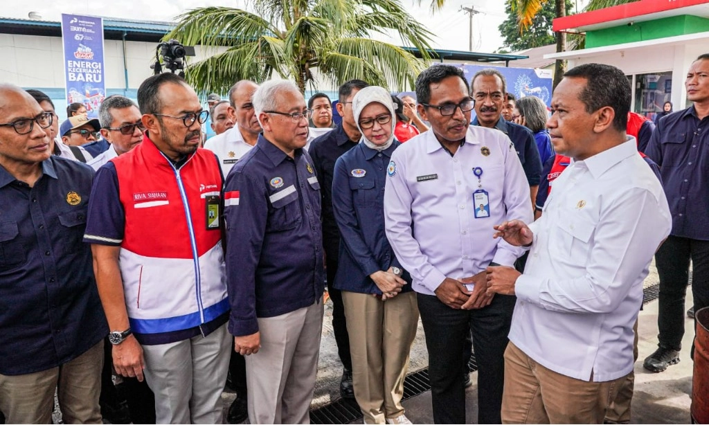 <p>Bahlil Cek Kesiapan SPBUN Di Ambon Untuk Pasok Energi Saat Nataru</p>