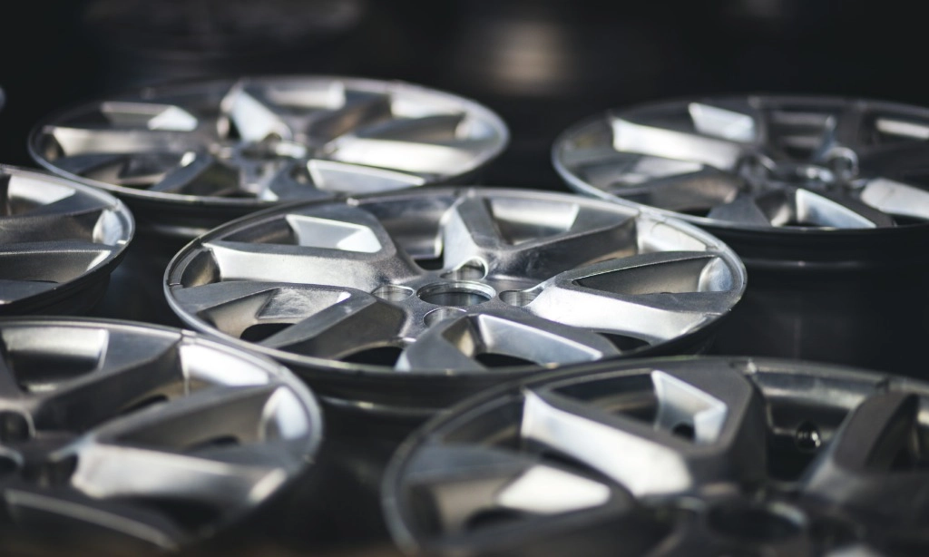 <p>Dampak Positif Dari Adopsi Aluminium Rendah Karbon</p>