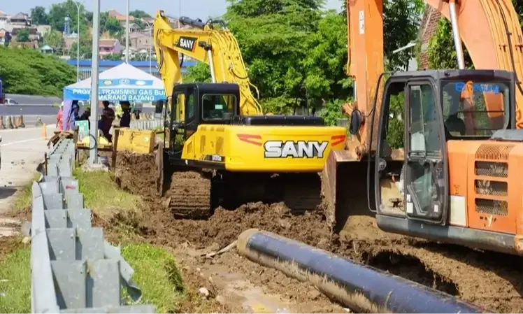 <p id="isPasted">Eks-Menteri ESDM Penuhi Panggilan KPPU Soal Proyek Pipa Cisem Tahap 2</p>