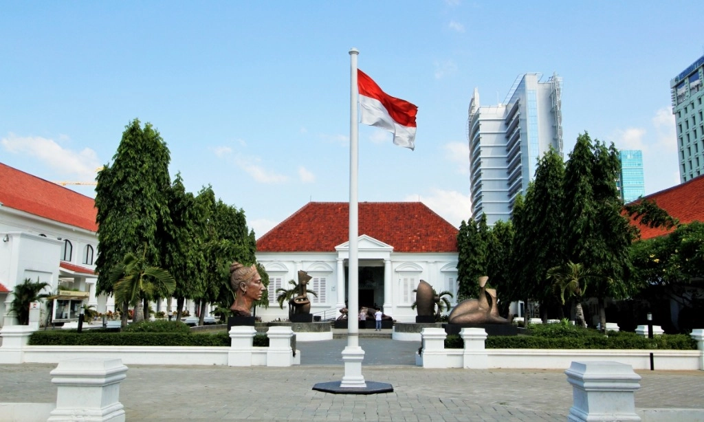 <p>Anggota DPR Kritik Larangan Pada Karya Lukis Yos Suprapto&nbsp;</p>