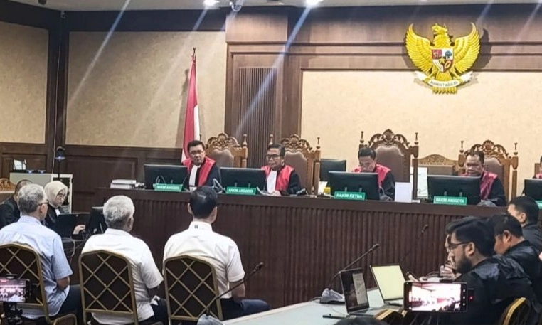 <p>Hakim Tipikor Sepakat Kerugian Negara Korupsi PT Timah Rp300 Triliun</p>