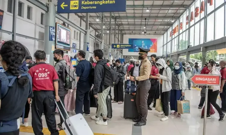 <p>Jelang Libur Nataru, Perjalanan Kereta Api Jarak Jauh Jadi 86 Perjalanan Per Hari</p>
