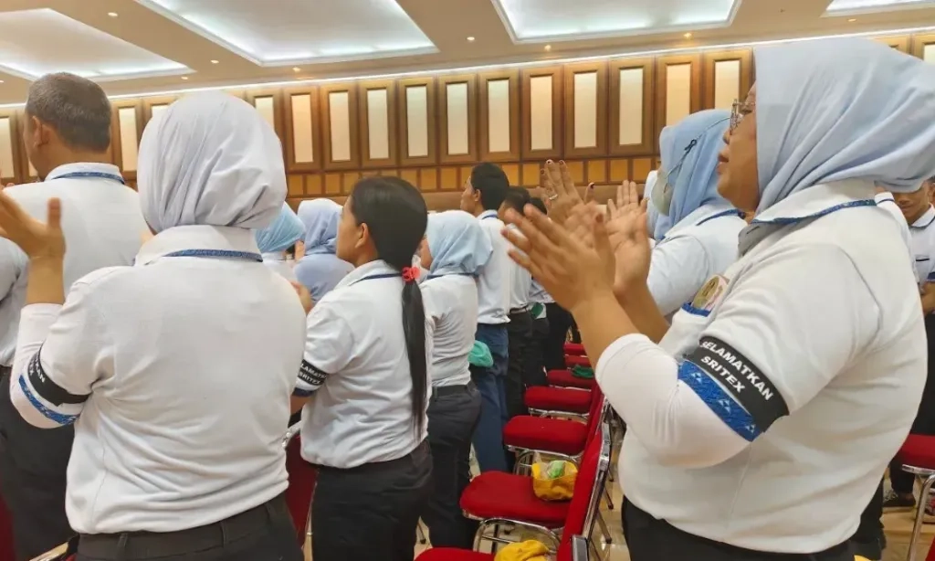 <p>Wamenaker Pastikan Negara Hadir Untuk Buruh Sritex</p>