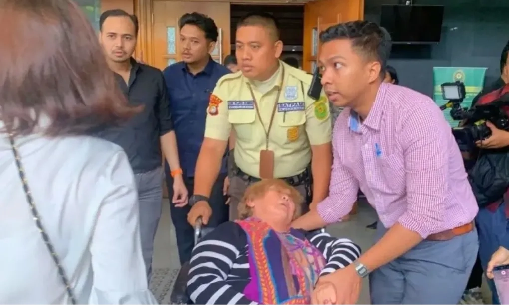 <p>Helena Lim Divonis 5 Tahun, Ibunda Pingsan</p>