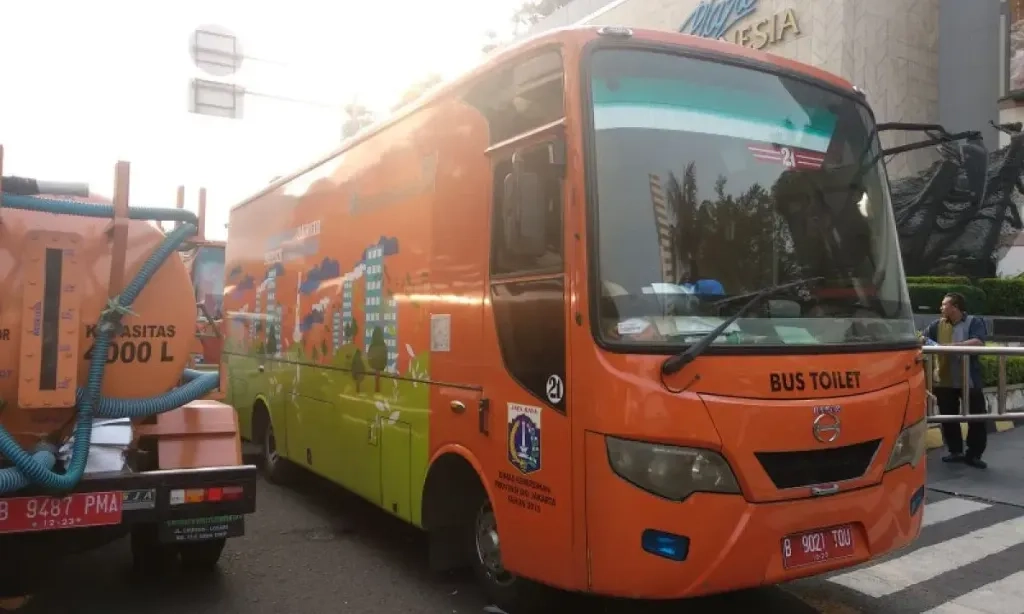 <p>DLH DKI Siagakan 12 Unit Bus Toilet Pada Perayaan Tahun Baru 2025</p>