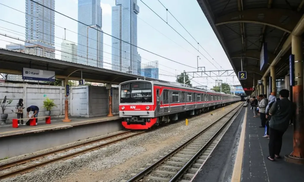 <p>Dirjen Perkeretaapian: Penutupan Stasiun Karet Masih Dikaji</p>