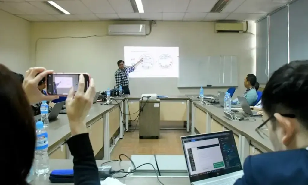 <p>BRIN Kembangkan Superkonduktor Penghantar Listrik Tanpa Hambatan</p>