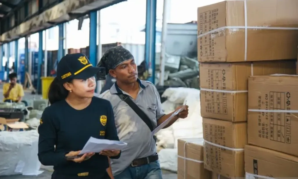 <p id="isPasted">Bea Cukai Catat Penerimaan Naik 4,9% Jadi Rp300,2 Triliun Di 2024</p>