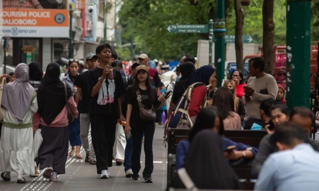 <p>Mulai Berlaku Sanksi Merokok Rp7,5 Juta di Malioboro</p>