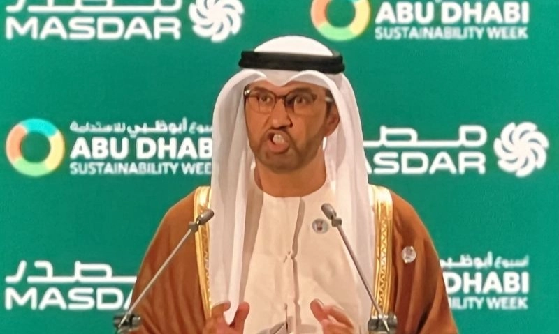 <p id="isPasted">Pertama di Dunia, UEA Luncurkan PLTS Skala Besar Yang Beroperasi 24 Jam</p>