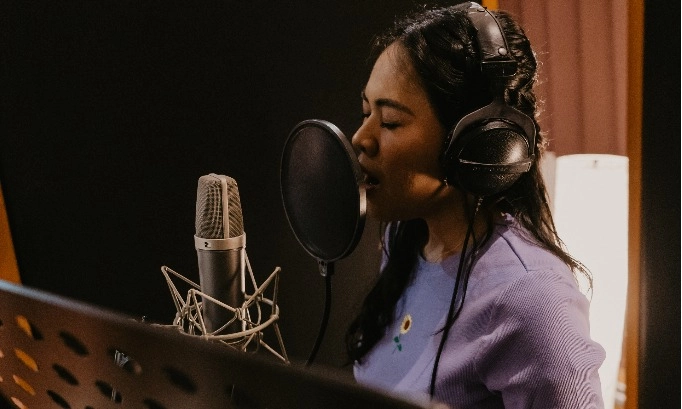 <p>Fay Fairus Debut Album <em>Stories After Sunset</em>&nbsp;</p>