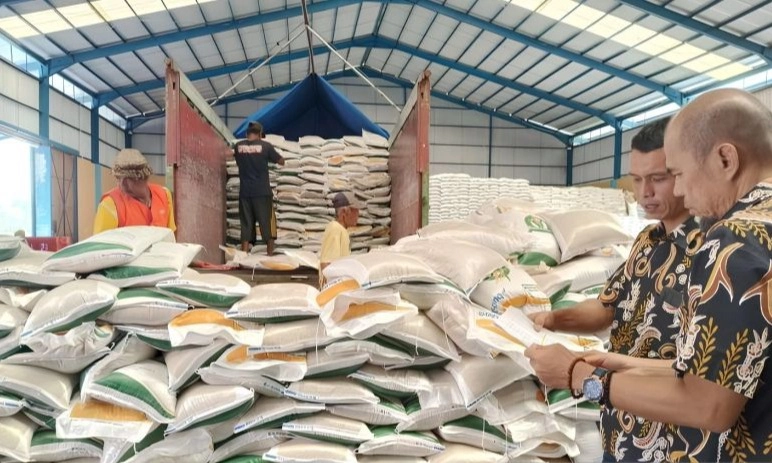 <p id="isPasted">Pemprov NTB Larang Distribusi Gabah Keluar Daerah</p>