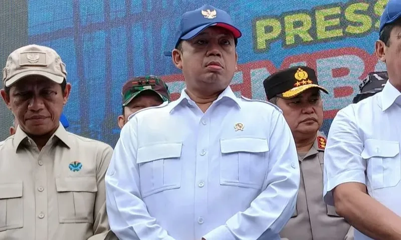 <p>Penjelasan Menteri ATR Soal Status HGB Di Perairan Sidoarjo</p>