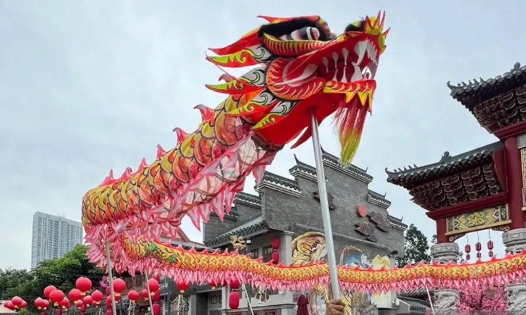 <p>Old Shanghai Rayakan Imlek Dengan Pertunjukan Barongsai Patok</p>