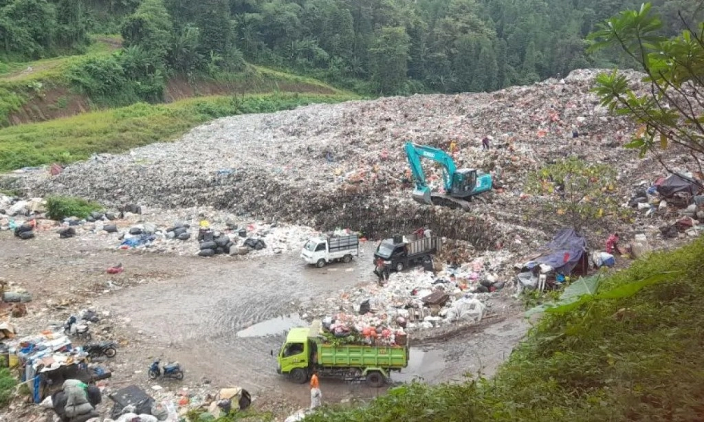 <p>Kejati Banten Sidik Korupsi Pengangkutan Sampah Tangsel 2024</p>