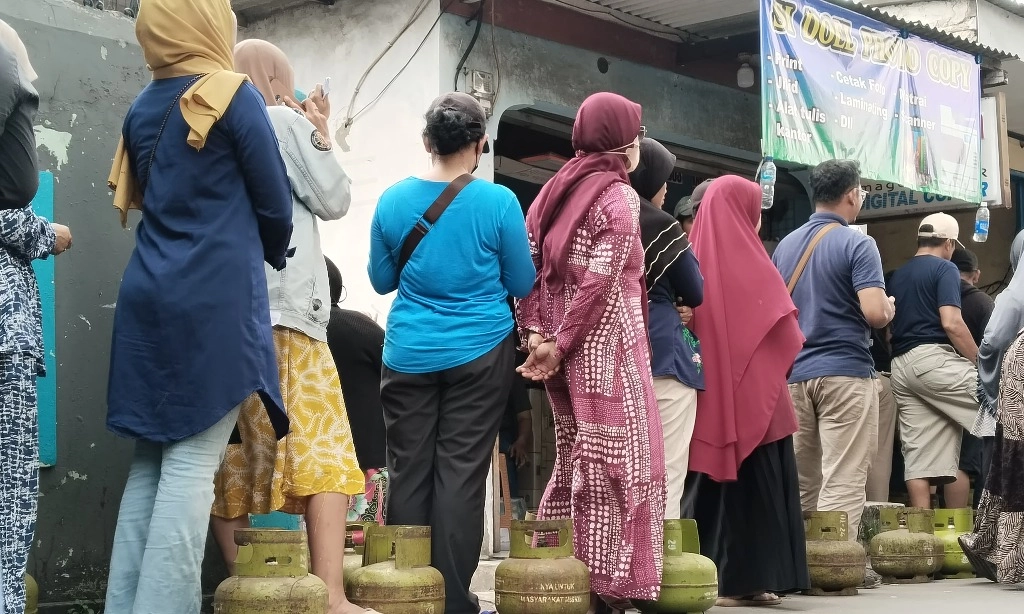 <p>Bahlil: Warga Perlu Bawa KTP Untuk Beli LPG 3 Kg Di Pengecer</p>