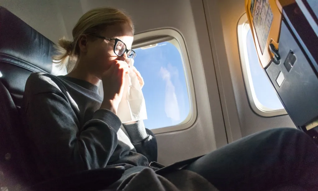 <p>Naik Pesawat Saat Flu Berisiko Alami Barotrauma Telinga</p>