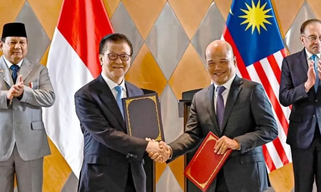 <p id="isPasted">Sinar Mas Dan Axiata Berkongsi Garap Ekosistem Telekomunikasi Dan Digital ASEAN</p>