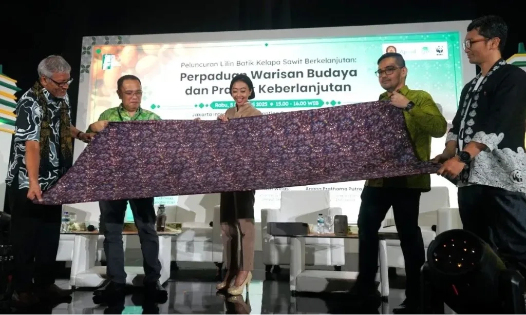 <p>Batik Berbasis Lilin Dari Kelapa Sawit Diluncurkan Di Inacraft</p>