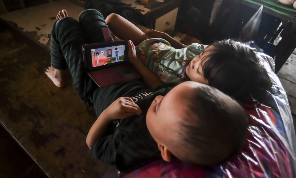 <p>Terlalu Sering Tonton Video Pendek Turunkan Minat Belajar Anak</p>