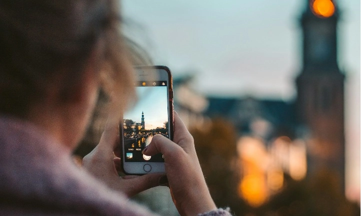 <p>Tren Wisata 2025 Yang Membuat Gen Z Aktif Melancong</p>