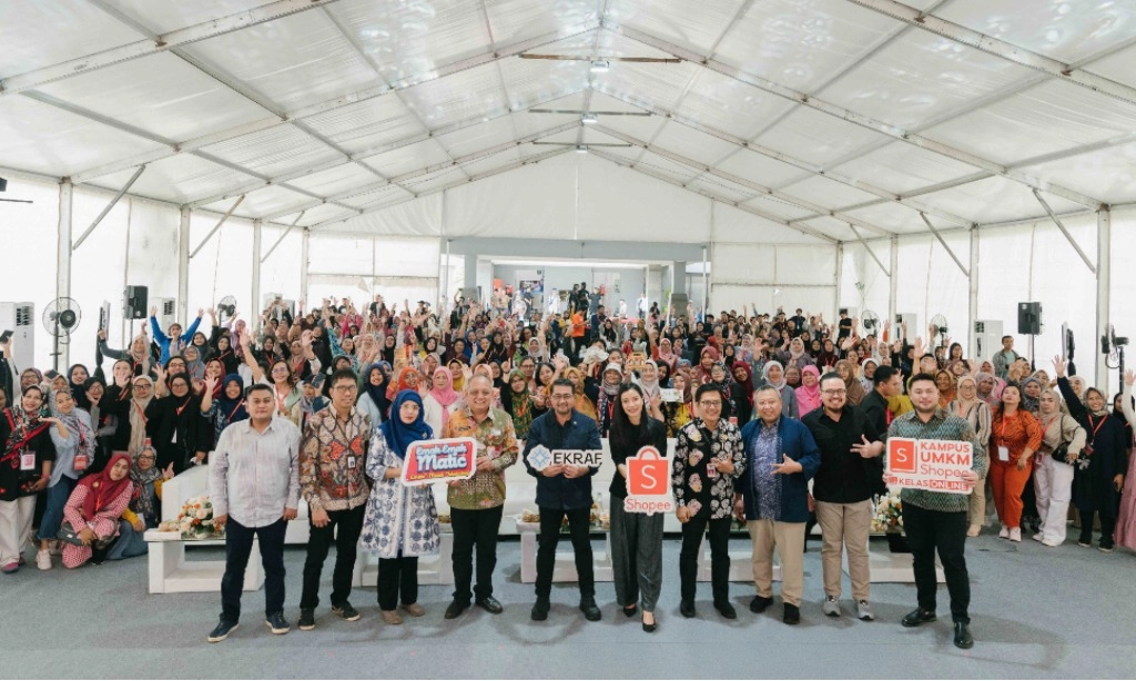<p>Shopee-Kemenekraf Latih Ribuan Ibu di 11 Kota dan Luncurkan Kampus UMKM Shopee</p>