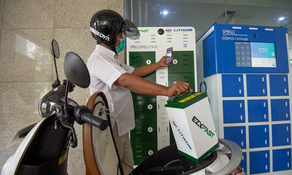 <p id="isPasted">Bos ANTAM &#39;Ngeluh&#39; Soal Banyaknya Izin Untuk Bangun Ekosistem Baterai EV</p>