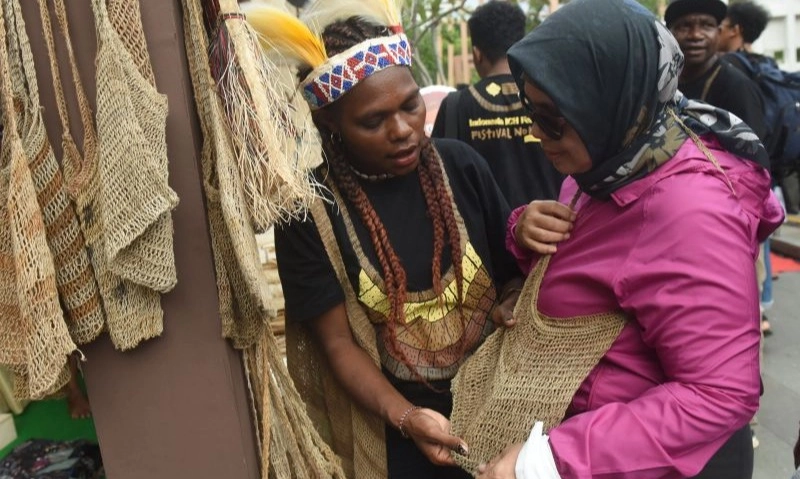 <p>Mengenal Jenis Noken Dan Upaya Pelestariannya</p>