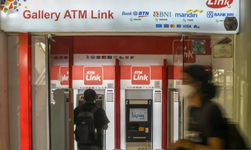 <p>Survei: Ketimbang Ambil Pinjaman, Kelas Menengah Pilih Bertahan Hidup dari Makan Tabungan</p>