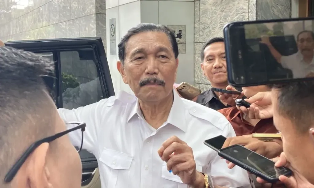 <p id="isPasted">Luhut Ingin RI Buat Tandingan Deepseek Dan ChatGPT</p>