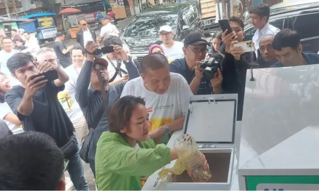 <p id="isPasted">Alfamart Luncurkan 10 Mesin Penukaran Minyak Jelantah</p>