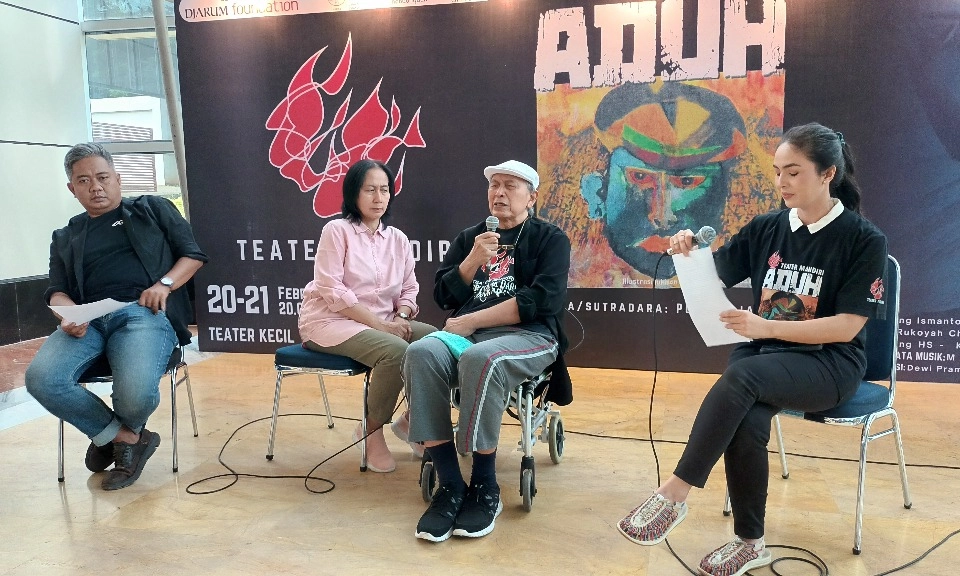 <p>Merekam Maestro, DKJ Bukukan Metode Teater Putu Wijaya</p>