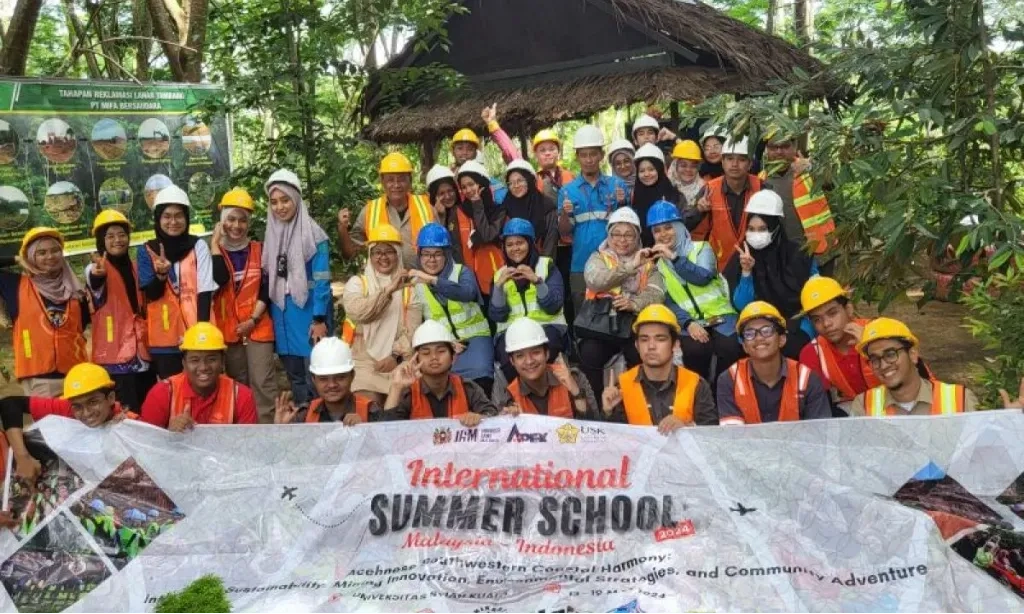 <p>Bahlil Buka Pintu ESDM Untuk Rektor Yang Ingin Dapat Manfaat Tambang&nbsp;</p>