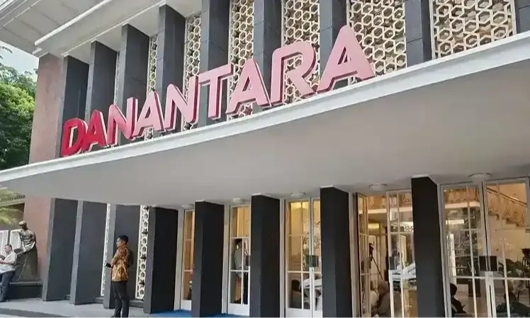 <p id="isPasted">Danantara Diresmikan Hari ini, Ekonom Ingatkan Pengelolaan Sesuai ESG</p>