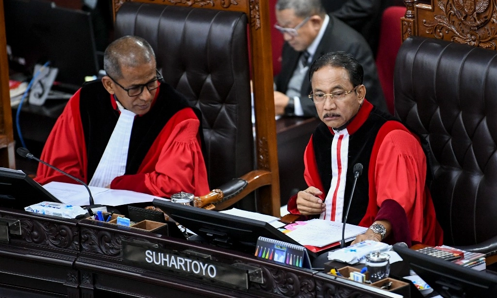 <p>MK Perintahkan KPU Gelar Pemilihan Ulang di 24 Daerah</p>