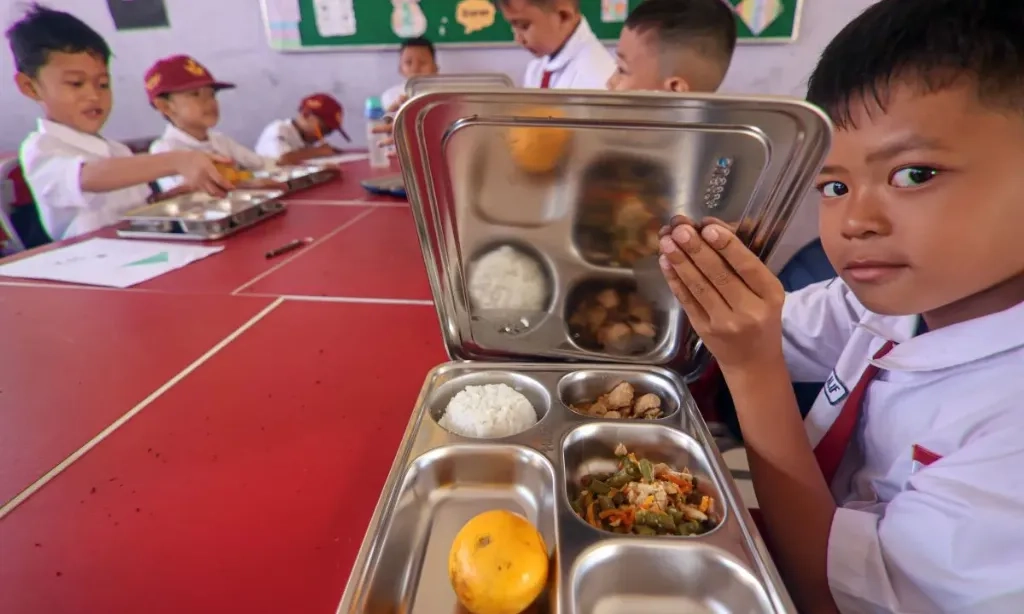 <p>Ekonom Ragu MBG Dan 3 Juta Rumah Topang Pertumbuhan Ekonomi 8%</p>