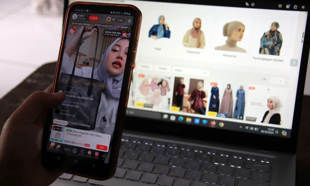 <p id="isPasted">Tips Jaga Keamanan Data Pribadi Saat Belanja Online</p>